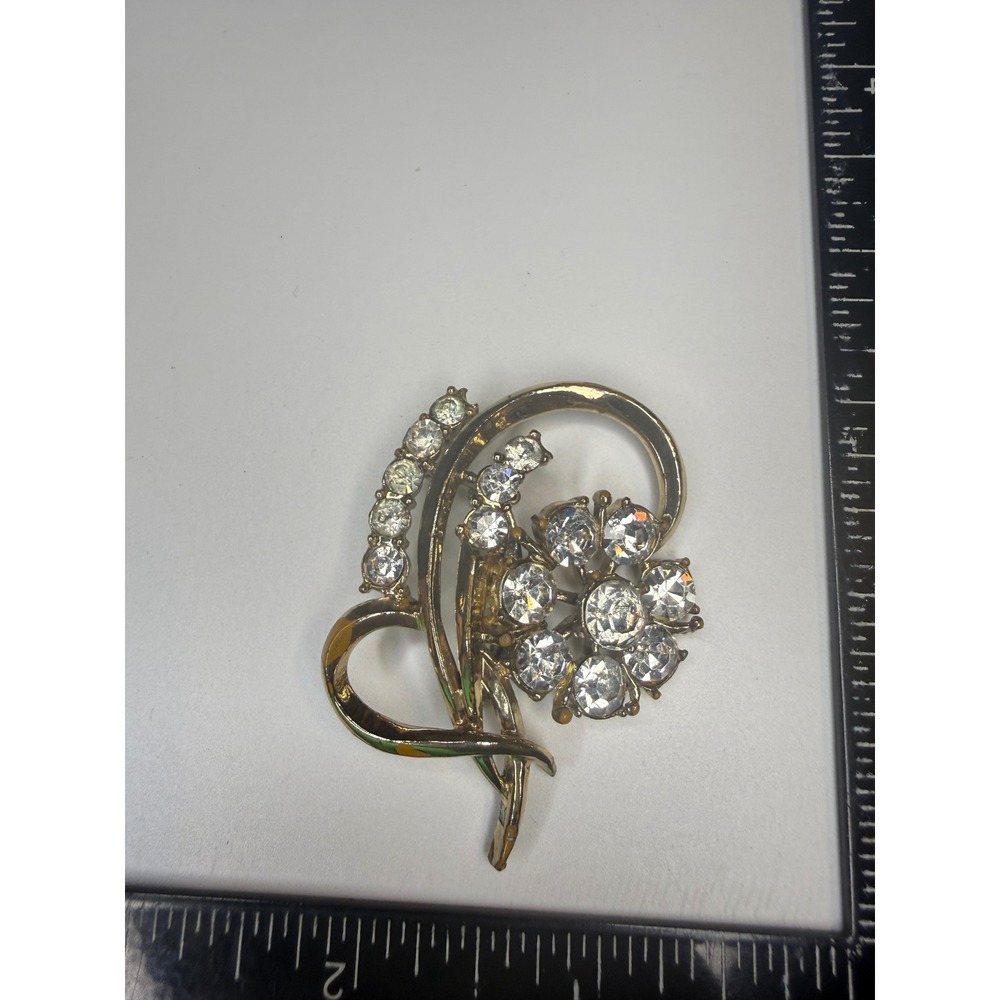Trifari Vintage Gold Tone Clear Rhinestone Floral Flower‎ Spray Brooch Pin